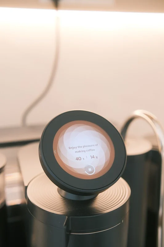 MERAKI pulling espresso into a ZuZu Coffee cup.